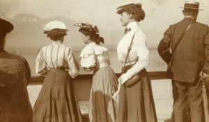Jane Pinon (de profil) vers 1910